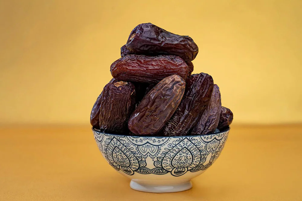 Amber Dates